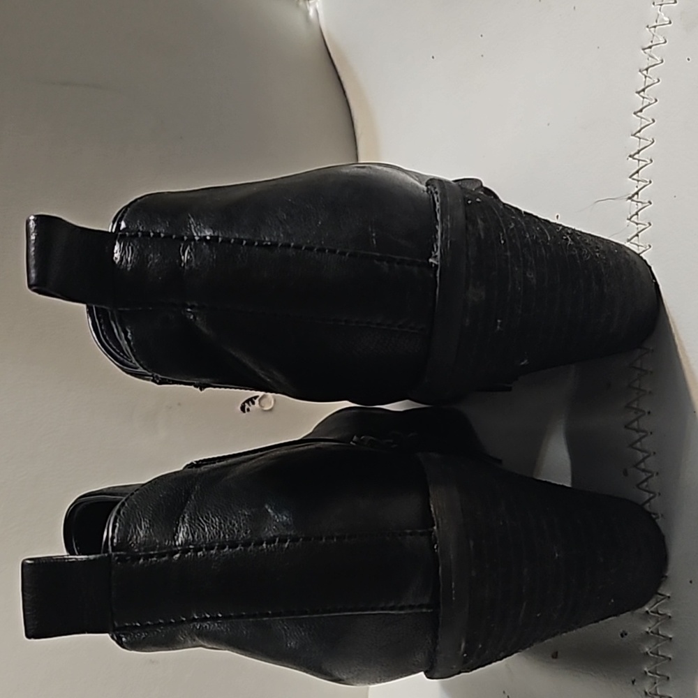 Shoes - Picture 6 of 7